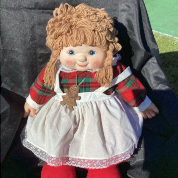 House of Lloyd Vintage 1993 Christmas Dolls Heather & Glen Set - Picture 2 of 5